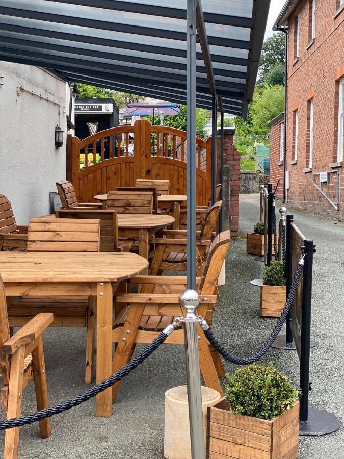 Old New Inn, Llanfyllin Exteriér fotografie